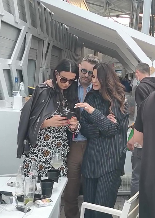Anca Serea, Adi Sînă și niște prieteni buni au petrecut 1 Mai și sărbătorile de Paște pe litoral
