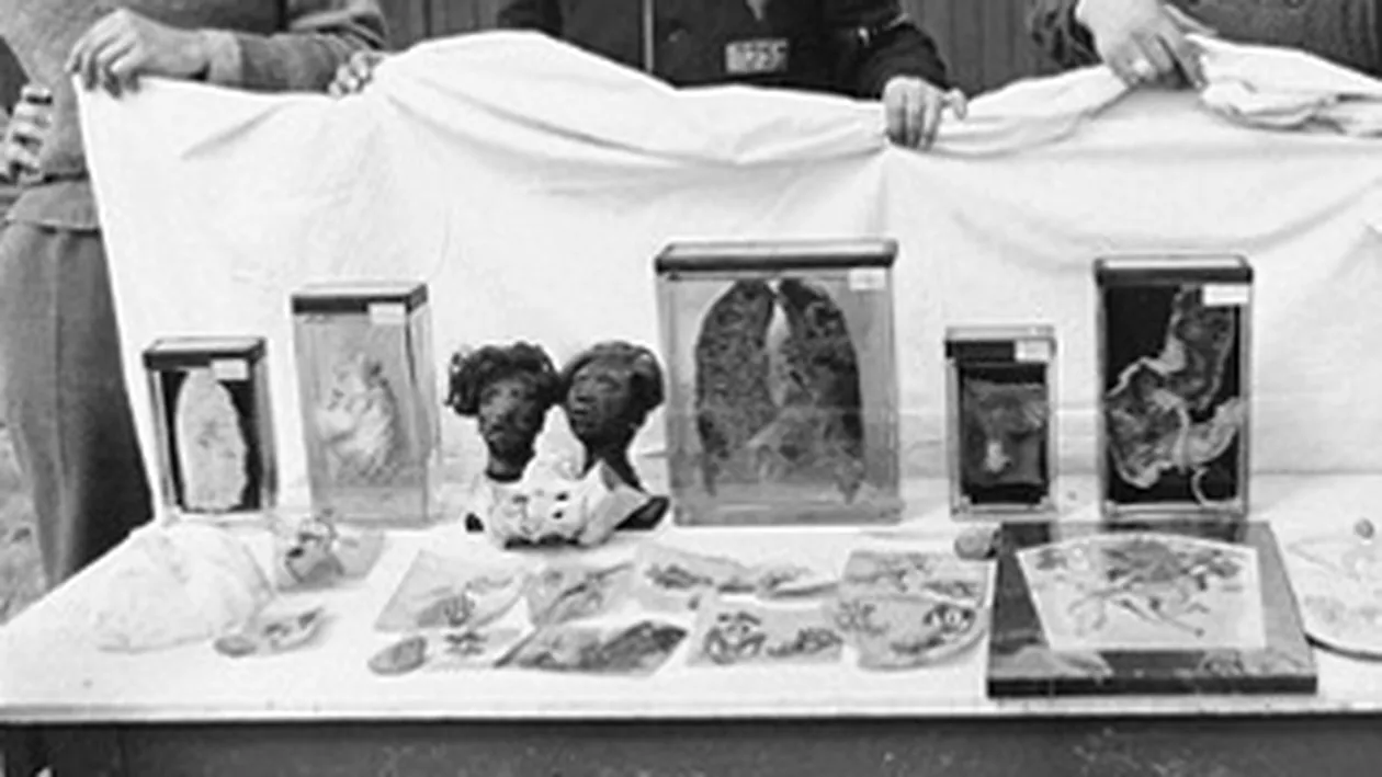 Are lampa din piele de om din lagarele lui Hitler