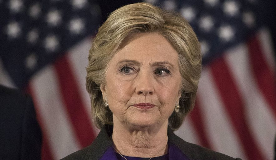 Mașina care o transporta pe Hillary Clinton, implicată într-un accident
