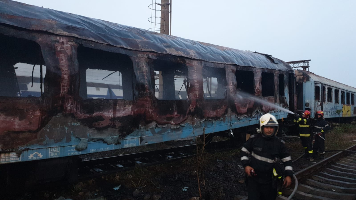 Incendiu în București! Un vagon a luat foc, în zona Gării Basarab