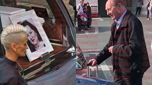 Traian Băsescu i-a adus Mioarei Roman florile preferate la înmormântare. Ce a scris pe coroană
