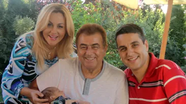 Oana Turcu, mamica model! Isi alapteaza micutul la orice ora din zi si din noapte