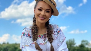 Ce sfaturi primeşte Vlăduța Lupău de la bunica sa. Femeia şi-a pus nepoata "la punct" din două vorbe: "Nu este bine pentru că ţie îţi faci rău"