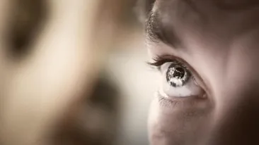 Tată din Bârlad, gest groaznic de ziua fetiţei lui. I-a pus cuţitul la gât pe motiv că nu seamănă cu el. Ce a făcut mama copilului când a văzut toată scena