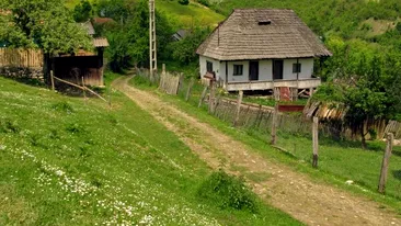 Care e satul din România unde mai locuiesc doar 10 familii. Nu există nici măcar magazin alimentar în localitate