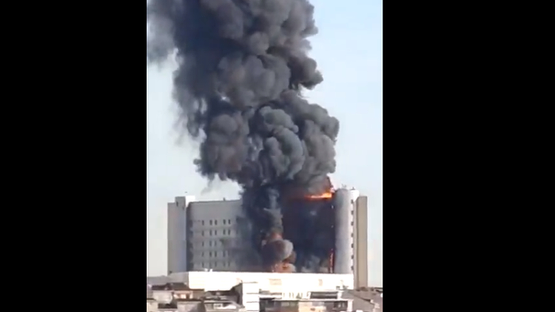 Incendiu de amploare în Istanbul! Flăcările ard pe mai multe etaje ale unui spital