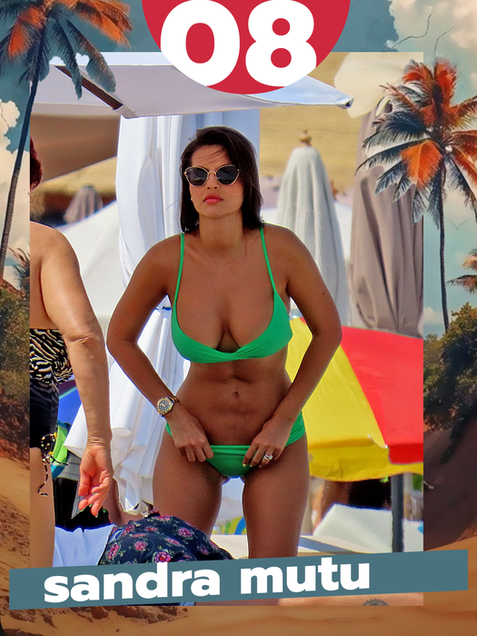 Au crezut că nu le vede nimeni dar… 50 de vedete sexy cu mâna în chiloţei