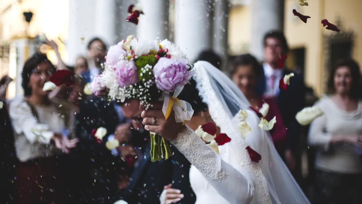 Când vor fi organizate din nou nunți în România? Anunțul făcut de Ludovic Orban