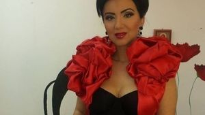 ADRIANA BAHMUŢEANU şi-a schimbat radical look-ul. Vouă vă place cum îi stă aşa?