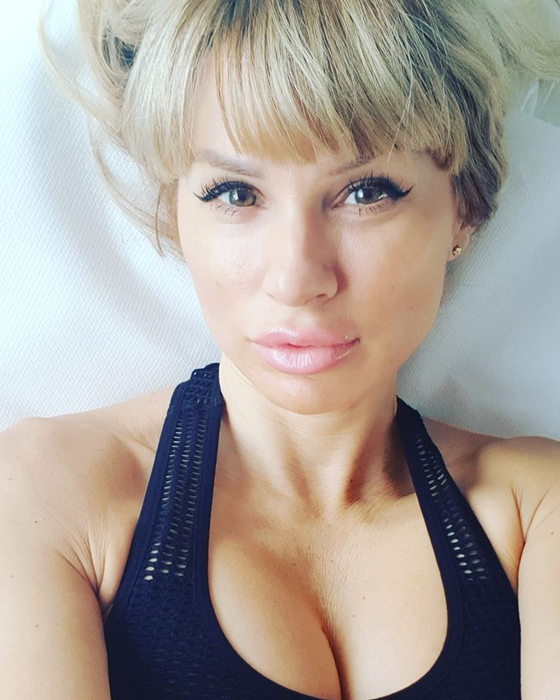 Una dintre liderele Partidului Brunetelor este azi blondă și…