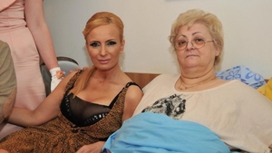 Daniela Gyorfi nu se uita la bani cand e vorba de sanatatea mamei sale. Cantareata a dat intr-o luna 10.000 de lei pe medicamente