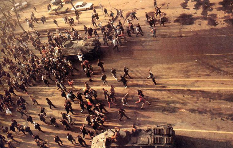 Imagini rare de la Revoluție. Ce s-a întâmplat, de fapt, în decembrie 1989