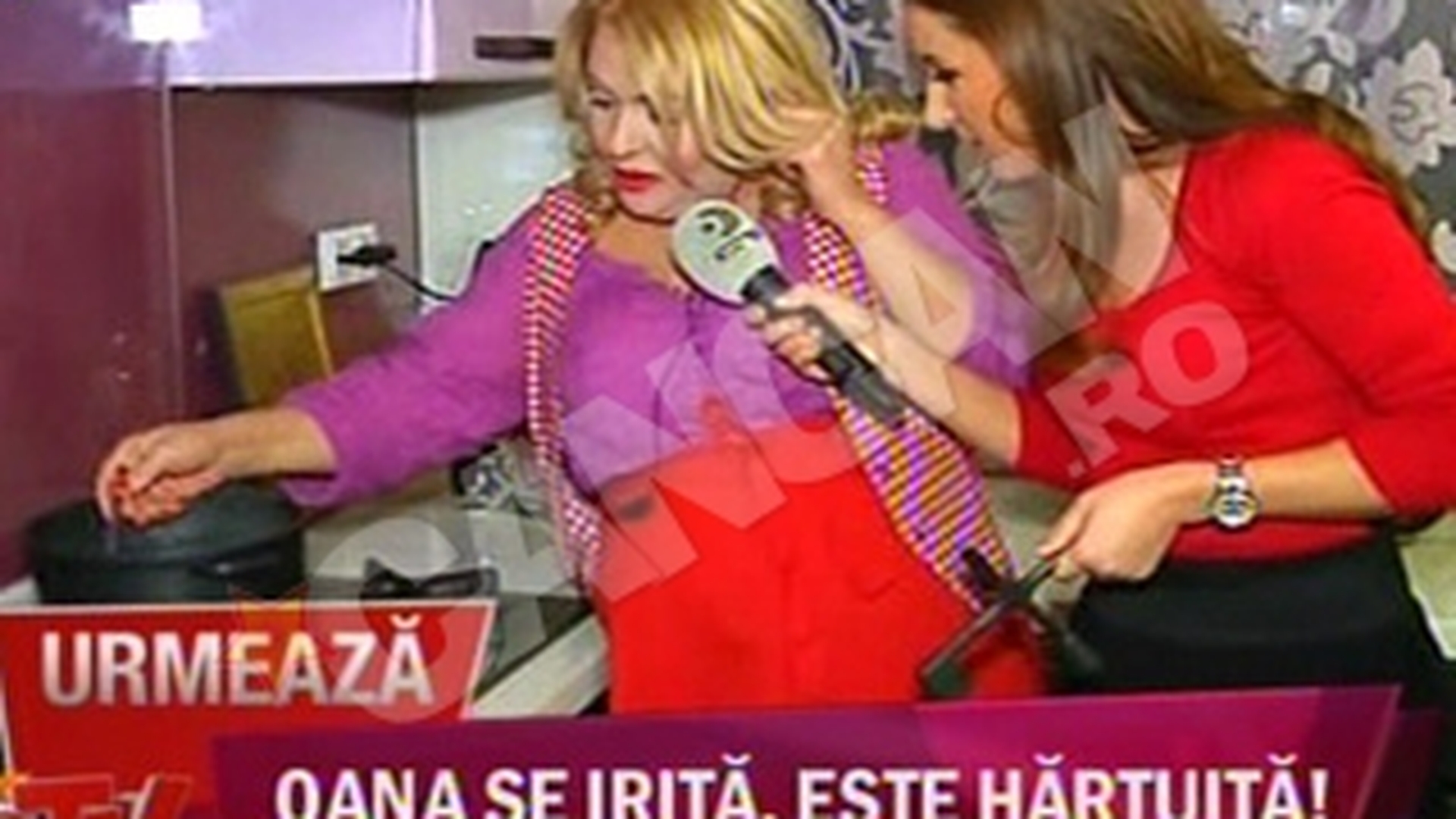 VIDEO Distractie la maximum in casa Clejanilor! Vezi cum gateste Viorica fara sa-si murdareasca bucataria si afla cu ce o bate Ionita