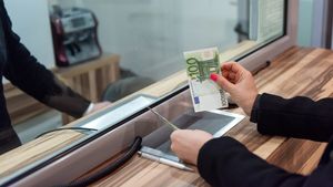 O femeie din Buzău a rămas fără toți banii strânși în străinatate. Cum i-au dispărut 35000 de euro din cont