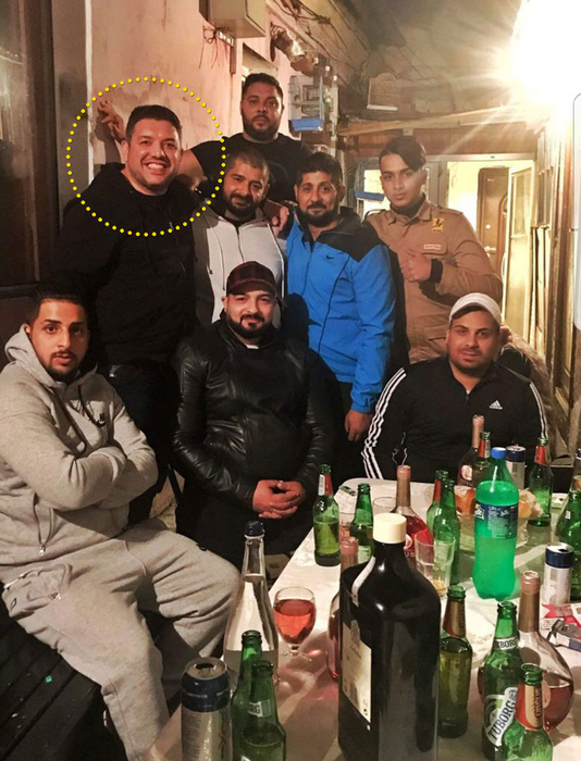"El Magico" Raj, alături de prietenii săi
