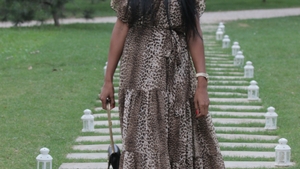 Desi e in floarea varstei si este una dintre cele mai sexy modele de la noi, Laurette nu se mai poate dezbraca niciodata in public