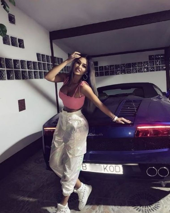 Fabulos! Cât plătește anual nora lui Liviu Dragnea pentru întreținerea noului bolid! Gina e foarte mândră de Lamborghini-ul ei