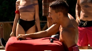 Emil Rengle s-a accidentat în timpul luptei cu Relu Pănescu, la ”Survivor România”, seara trecută: ”Doamne, orice, numai picioarele nu!”
