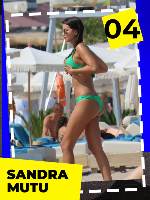 TOP 40 vedete surprinse în cele mai indecente poziţii! Antonia, Roxana Ionescu sau Delia şi-au mângâiat nurii şi… au făcut show total pe litoral!