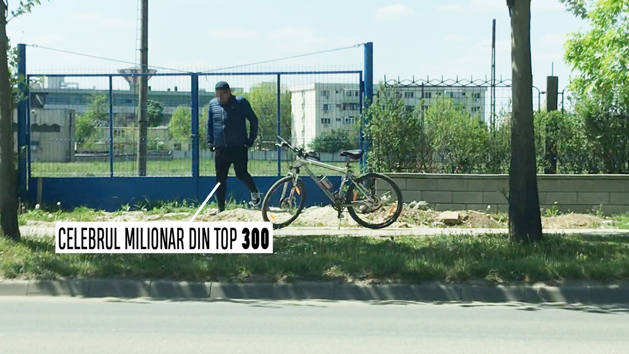 Un celebru milionar, apăsat de nevoi fiziologice în timp ce dădea o tură cu bicicleta