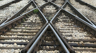 Un baiat de 14 ani si-a sunat tatal inainte de a fi calcat de tren, pentru a-i spune ca e blocat pe calea ferata