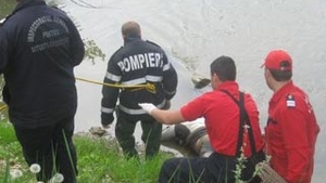Un tanar de 17 ani a murit dupa ce s-a inecat in apele unui lac din Giurgiu
