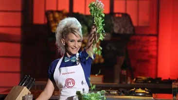 Maria Secrieriu a fost cerută de soţie! Prima imagine cu inelul de logodnă impresionant primit de fosta concurentă ”Masterchef”

