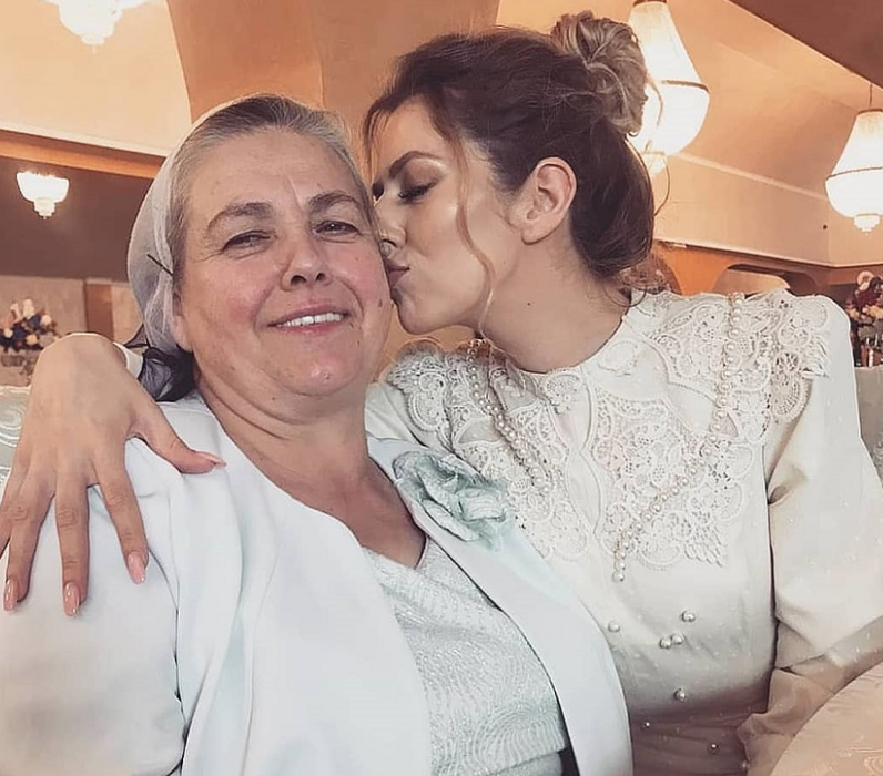 Lidia Buble, ajutată de părinții ei ca să treacă peste despărțirea de Răzvan Simion: “Încă nu am terminat adaptarea”
