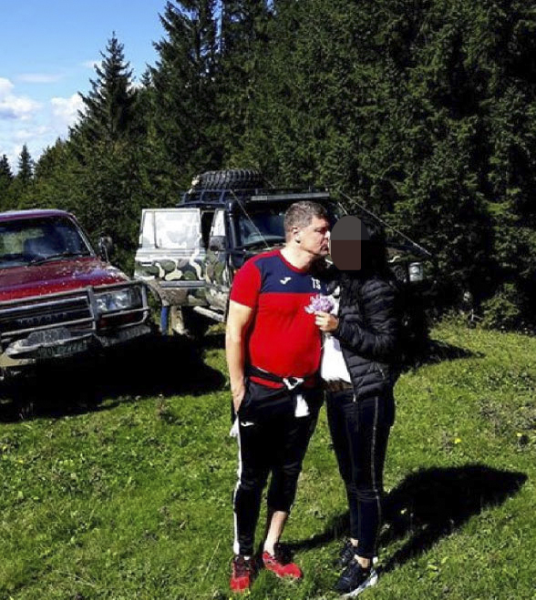 Tibor Selymes se sărută cu Laura