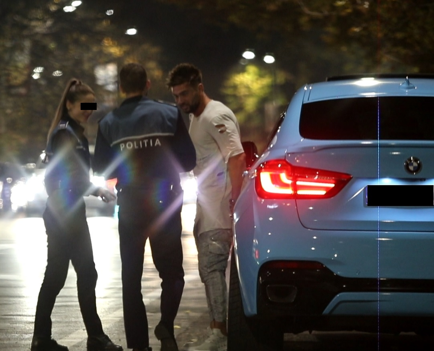 Dorian Popa, ”reținut” de o ”sexy-polițistă”  și de colegul ei