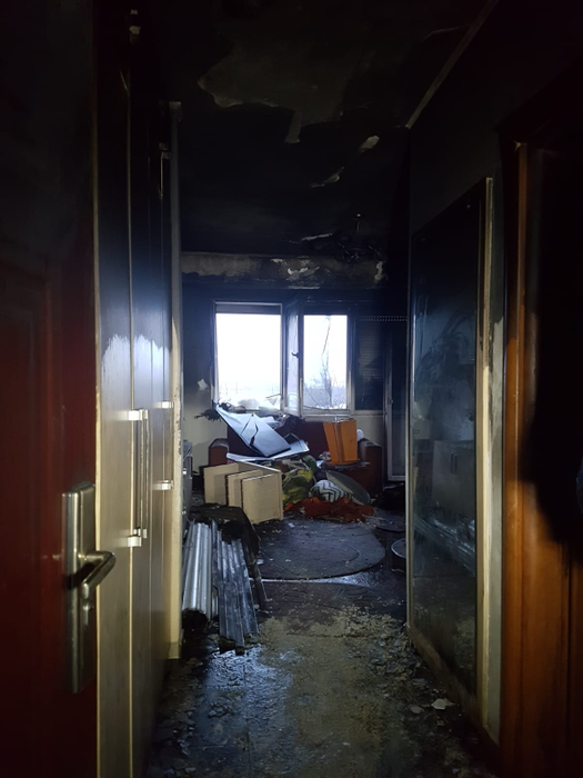 Știrea care a îngrozit România! S-a aruncat pe geamul apartamentului în care locuia
