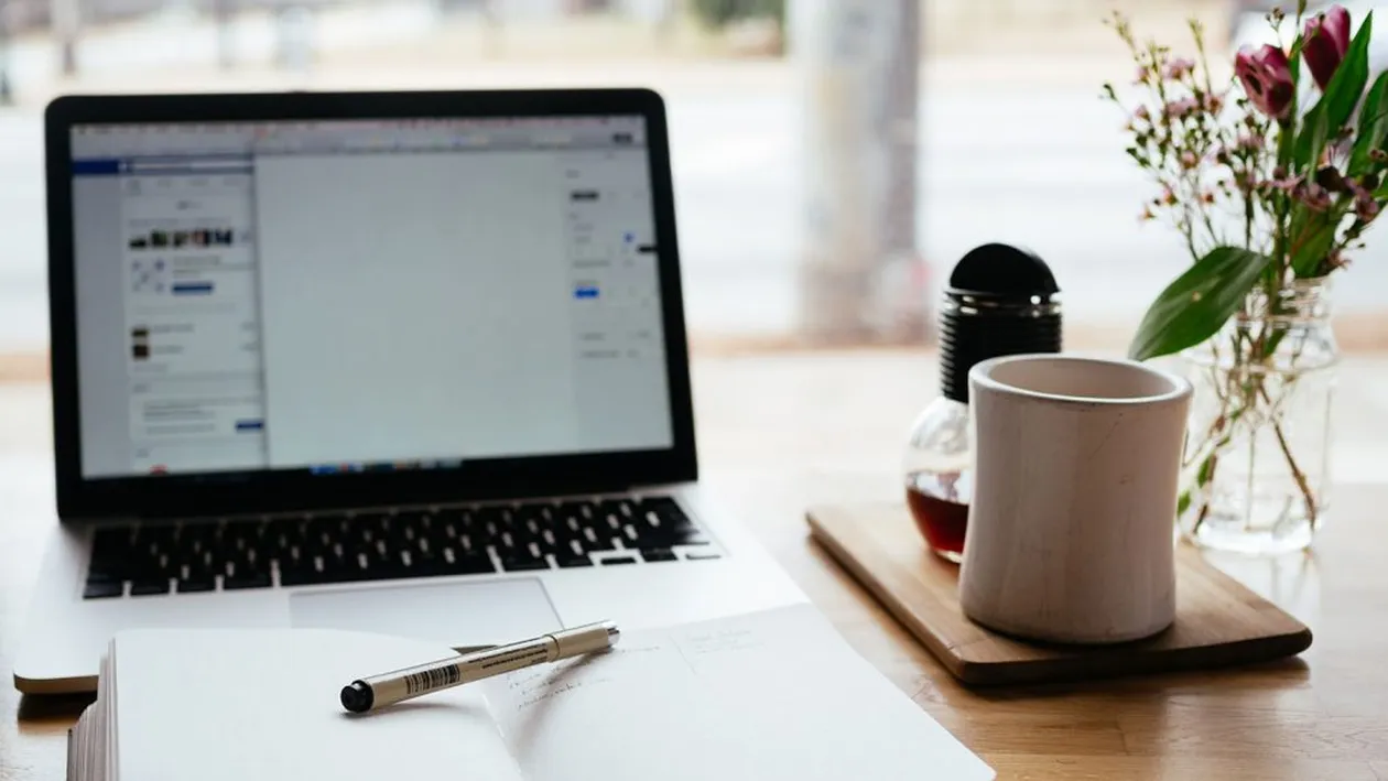 S-au săturat de teme așa că au decis să taie cablul de internet al profesorului de matematică