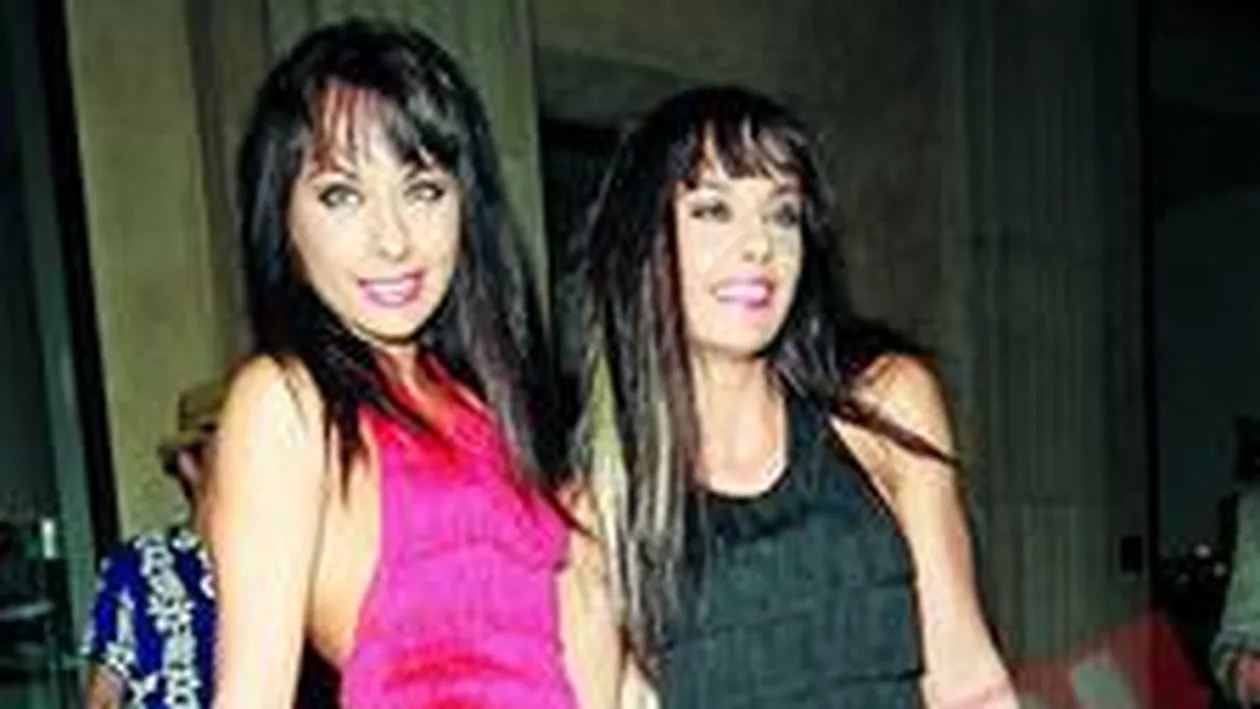 Cheeky Girls aprind luminile de Craciun