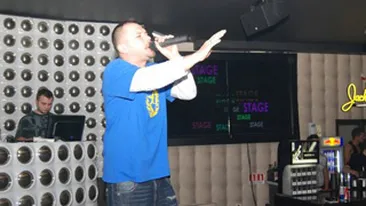 Puya vrea sa-si lase plete ca Pepe! A uitat sa treaca pe la frizer!