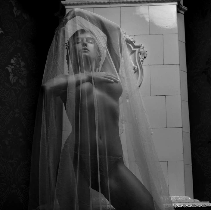 Vulgaritate maximă! Anna Lesko, fotografiată cu mâna în zonele intime