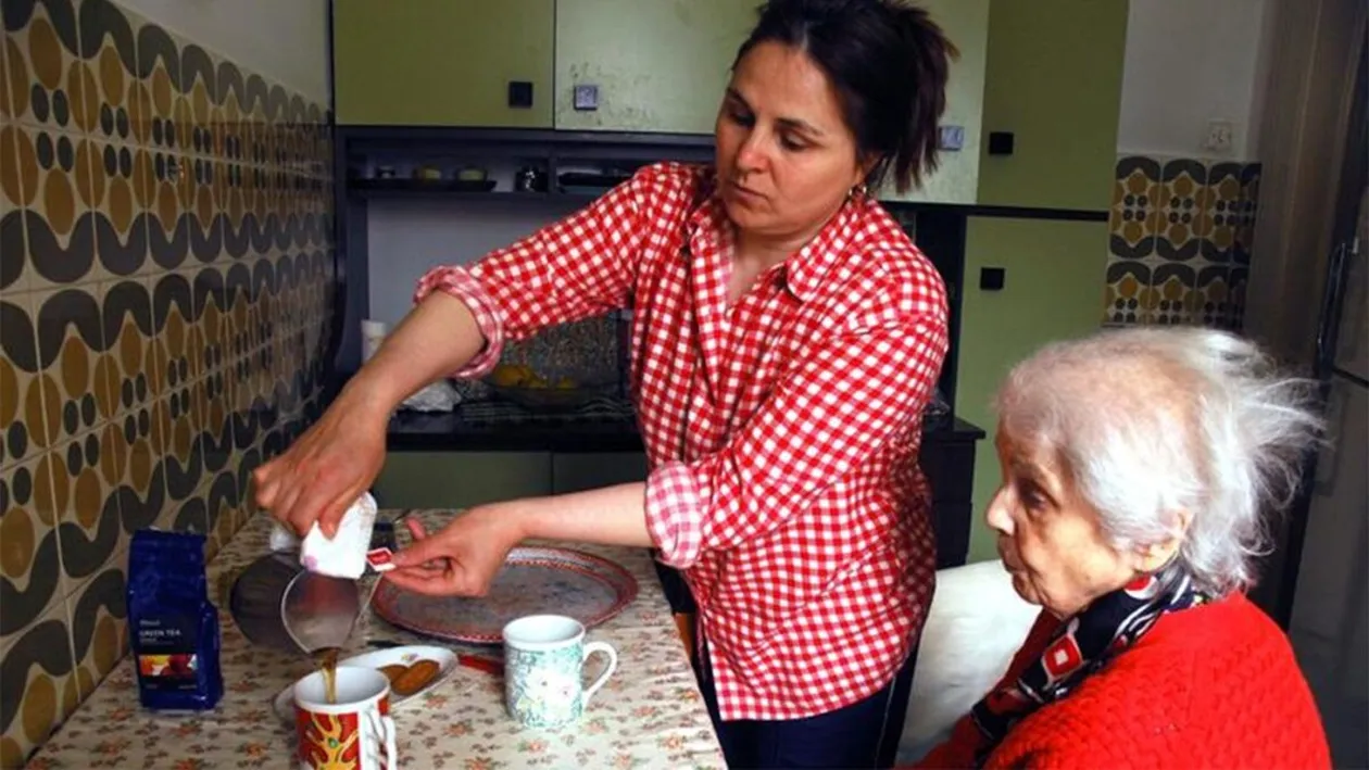 De necrezut! Ce pensie primește o badantă româncă, după doar 10 ani de muncă în Italia