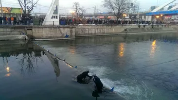 Actiune de salvare in Bucuresti! Scafandrii cauta in Dambovita un barbat care a cazut in apa