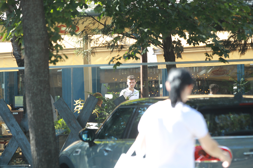 Florin Tănase a fost lăsat de iubită la cafeneaua unde urma să se vadă cu Geambazi