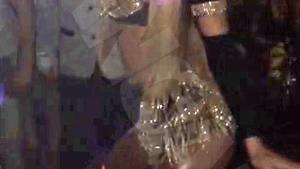 Un nou scandal in showbiz intre Chivu si Mocanu? Uite ce a facut Loredana la ultimul show in club! Imagini fierbinti
