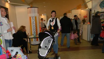 Vezi cum arata cel mai “tehnologizat” carucior pentru copii! Se strange singur in 10 secunde