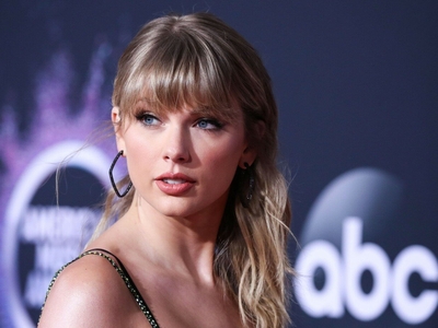 Taylor Swift, întrecută la ascultări de un necunoscut. Cum a ajuns bărbatul să fie condamnat la închisoare
