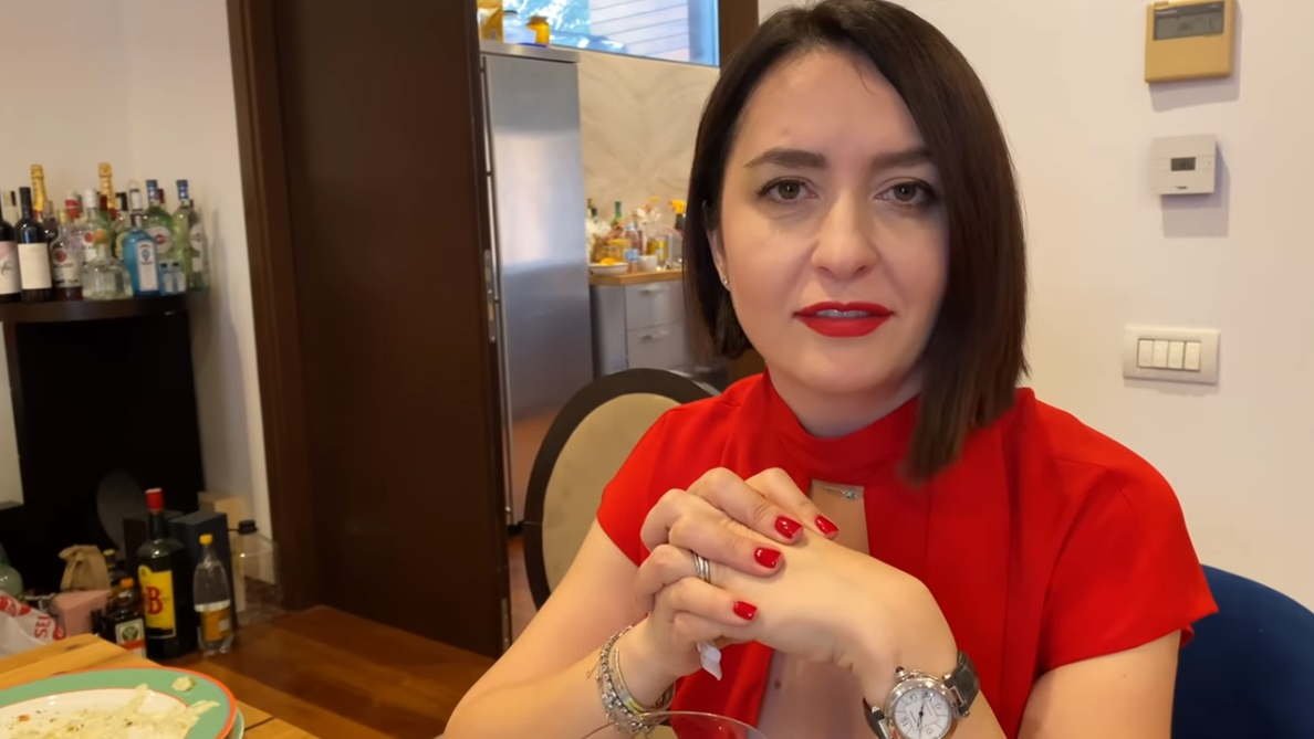 Amalia Năstase, cu decolteu obraznic la fel ca Loredana Groza. Cine a purtat cu mai mult stil rochia provocatoare
