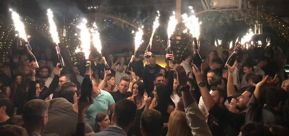 Regii multinaționalelor” s-au bătut în șampanii