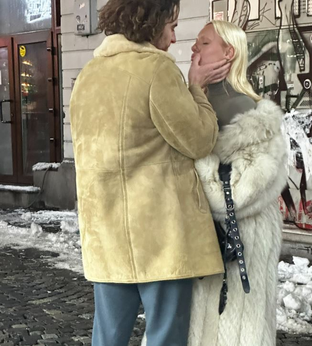 După ce și-a asumat relația cu milionarul belgian, Alexandra Stan a dat de înțeles că s-a rupt lanțul de iubire: ”Care iubit?”