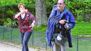 Mama lui Jennifer Lopez isi apara fata ca o leoaica! I-a atacat pe intrusi cu pistolul cu apa