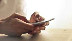 Noua înșelătorie de pe WhatsApp care te lasă fără niciun ban în cont! Avertismentul făcut de Poliția Română