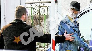 Sotul Danielei Teodorescu a lovit un fotoreporter la procesul sau de divort. Aurel Teodorescu, bagat cu forta in masina de fiul sau