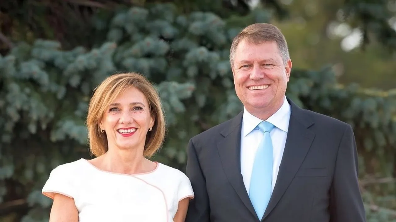 În spatele zâmbetului, Carmen Iohannis ascunde o viață grea. Dramele pe care le-a trăit prima doamnă