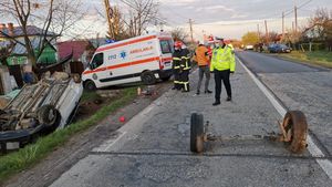 Accident grav în Argeș. Un șofer cu permisul suspendat s-a izbit cu mașina de un alt autoturism, apoi a ricoșat într-un pod și s-a răsturnat