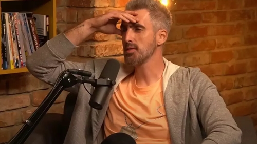 Ernest, sechestrat și forțat să întrețină relații intime cu soția altui bărbat: „Ce facem aici cu bărbatul tău? Stai liniștit, lui îi place să privească”